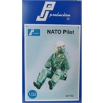 Nato Pilot, sitzend 