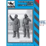 Soviet Fighter Pilots set   1:32