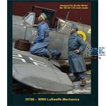 WWII Luftwaffe Mechanics - 2 Figures