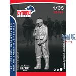 1940 French Infantryman behind enemy bushes No.1