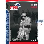 1940 French Infantryman behind enemy bushes No.2