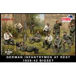 German Infantrymen at Rest 1939-42 Full Set 11 Fig