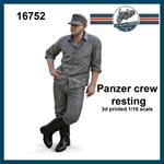 Panzer crew at rest (1:16)