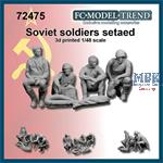 Soviet soldiers seated (1:72)