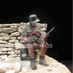 Soldat liest Zeitung,  Afrika Korps 1:35