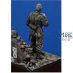 German Waffen SS Soldier eating  1/35