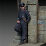 German tanker leaning against the wall WWII (1:72)