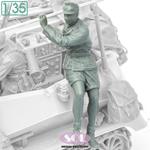 Sd.kfz.250/3 Crew 1  (1:35)