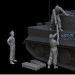 Tiger I crew loading ammo