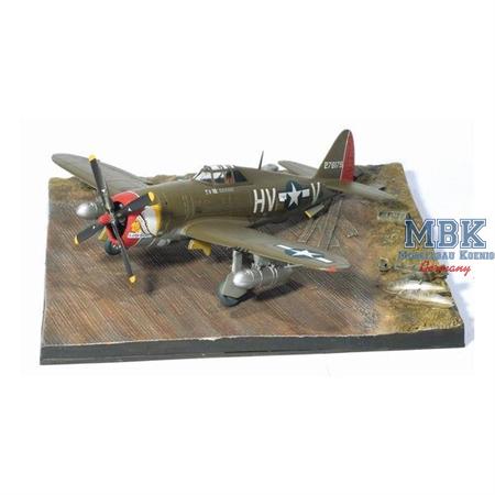 P-47D Razorback, 61st FS, 56th FG \"Little Chief\"