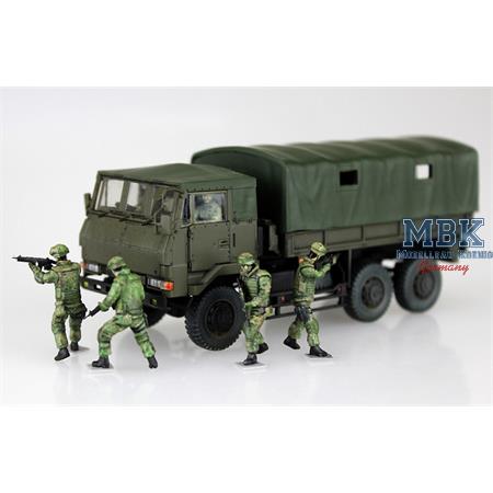 JGSDF 3 1/2t Truck with Additional Armor + Figures