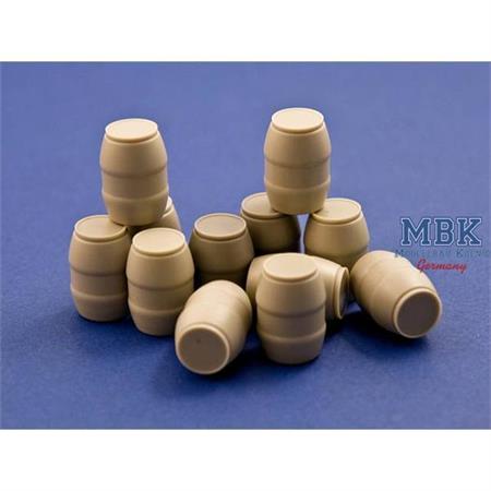 Moderne Plastikfäßer (Wasser / Chemie) groß