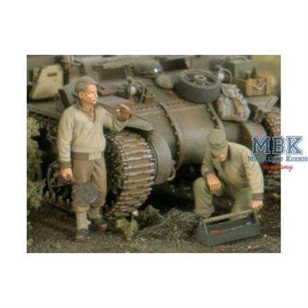 US WWII Tank mechanics