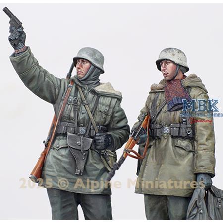 W-SS Grenadiere at  Kharkov Set (2 figures) 1:35
