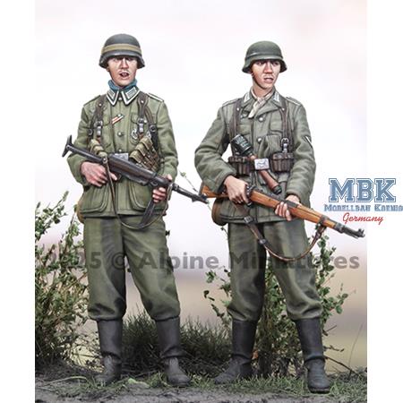 German Grenadier Set (2 figures) 1:35