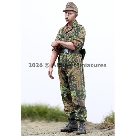 WSS Panzer Crewman1:35