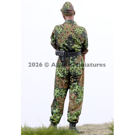 WSS Panzer Crewman1:35