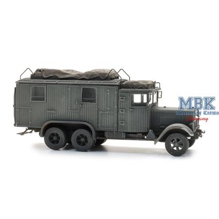 Wehrmacht Henschel 33 Kfz.72 radio