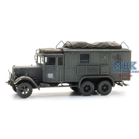 Wehrmacht Henschel 33 Kfz.72 radio