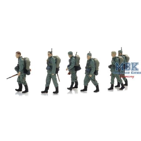 Wehrmacht Infanterie auf langem Marsch