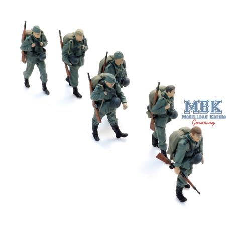 Wehrmacht Infanterie auf langem Marsch