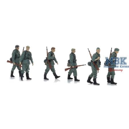 Wehrmacht Infanterie entspanntes marschieren Wehrmacht Infanterie entspanntes marschieren