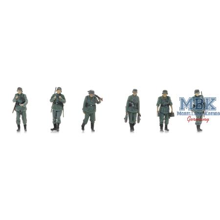 Wehrmacht Infanterie marschiert an die Front