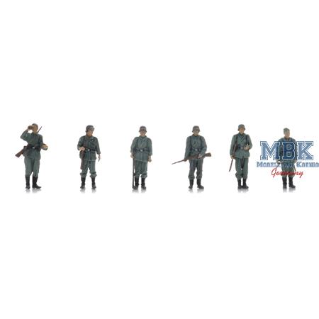 Wehrmacht Infanterie wartet auf Transport