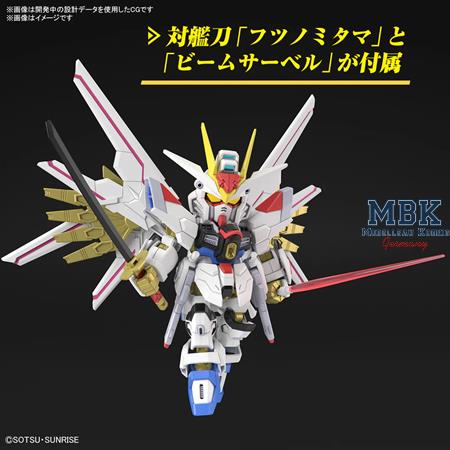 SD Mighty Strike Freedom Gundam 8 cm