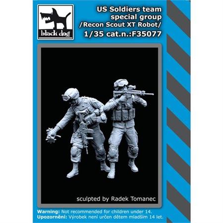 US soldiers team special group