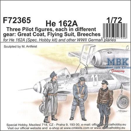 He 162 - Three Pilot figures in different gear