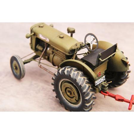 Zetor 25 Military w / Towbar for MiG 15 / 17 S