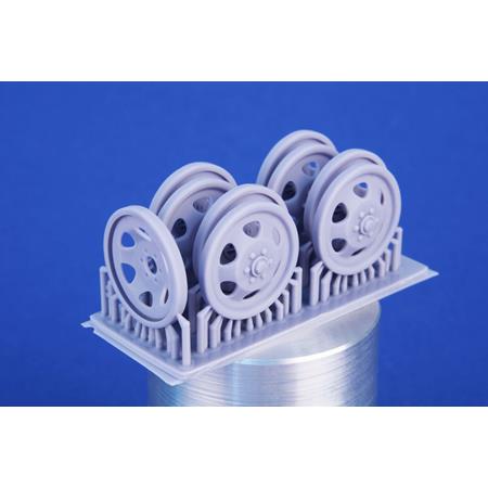 Raupenschlepper Ost RSO Road Wheels / for Miniart