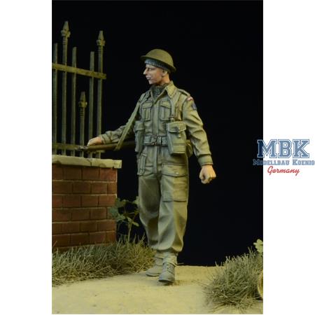 British Commonwealth Infantryman walking 1942-45