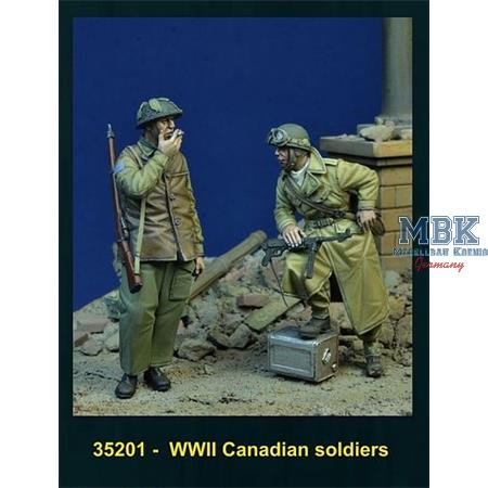 WWII Canadian Soldiers -  2 Figures /  Figuren