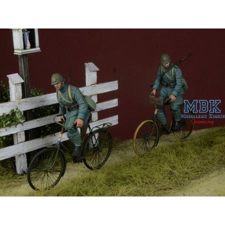 “For Queen & Country" 3 Bike Riders Holland 1940