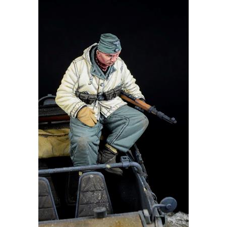 WSS Soldier sitting, Winter 1943-45