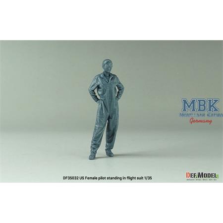 US Female pilot standing in flight suit (3D-Print)