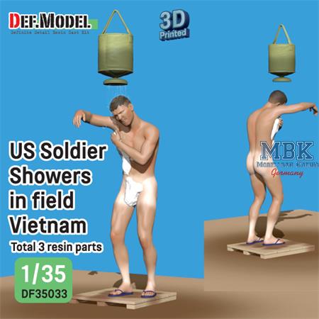 US Soldier taking a shower in the field (3D-Print)