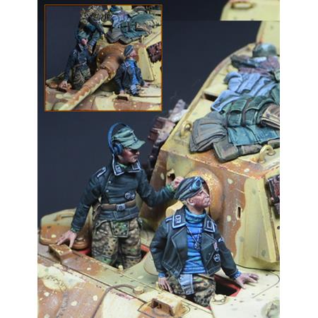 Tiger Tank Crew, Radio Operator & Driver