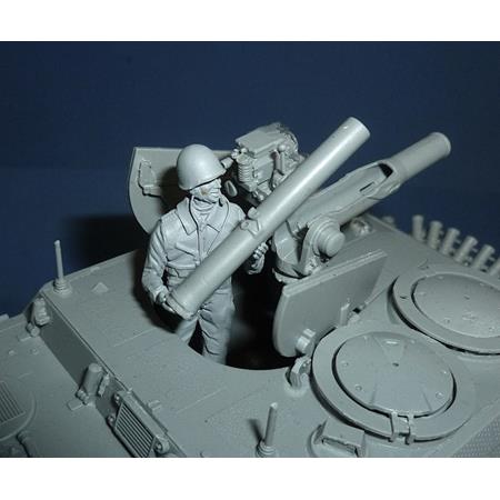 Jaguar 2 TOW Schütze nachladend
