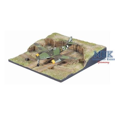 ME262A-1a \"Yellow 3\" ISS 1 w/DIORAMA BASE