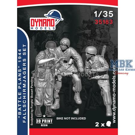 Fallschirmjägers checking the map - Normandy 1944