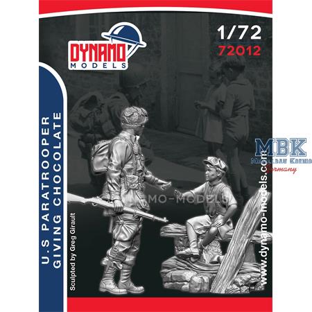 U.S. Paratrooper Giving Chocolate 1:72