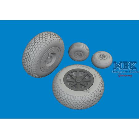 Curtiss P-40N Warhawk wheels with cross tread