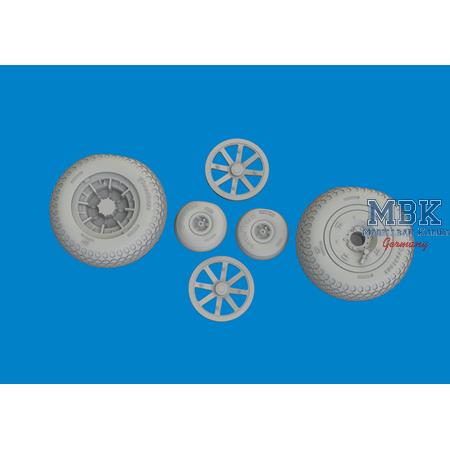 Curtiss P-40N Warhawk wheels with cross tread