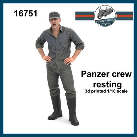 Panzer crew at rest (1:16)