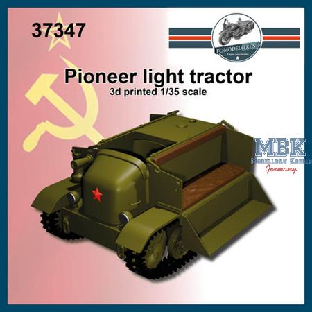 "Pioneer" USSR light tractor (1:35)