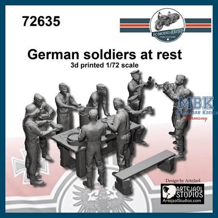 German soldiers at rest (1:72)