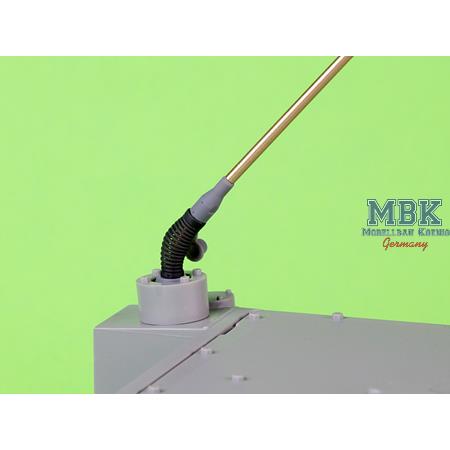 Comrod Antenna VHF3088VM tilted - for Leopard 2